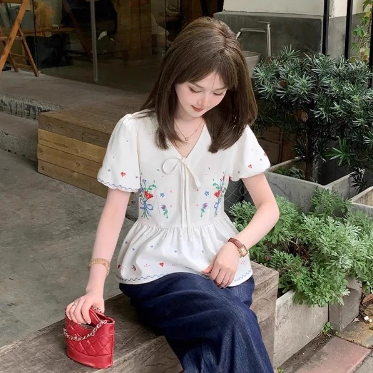 显瘦通勤女2025春季新款复古风V领刺绣系带短袖百搭开襟短袖衬衫