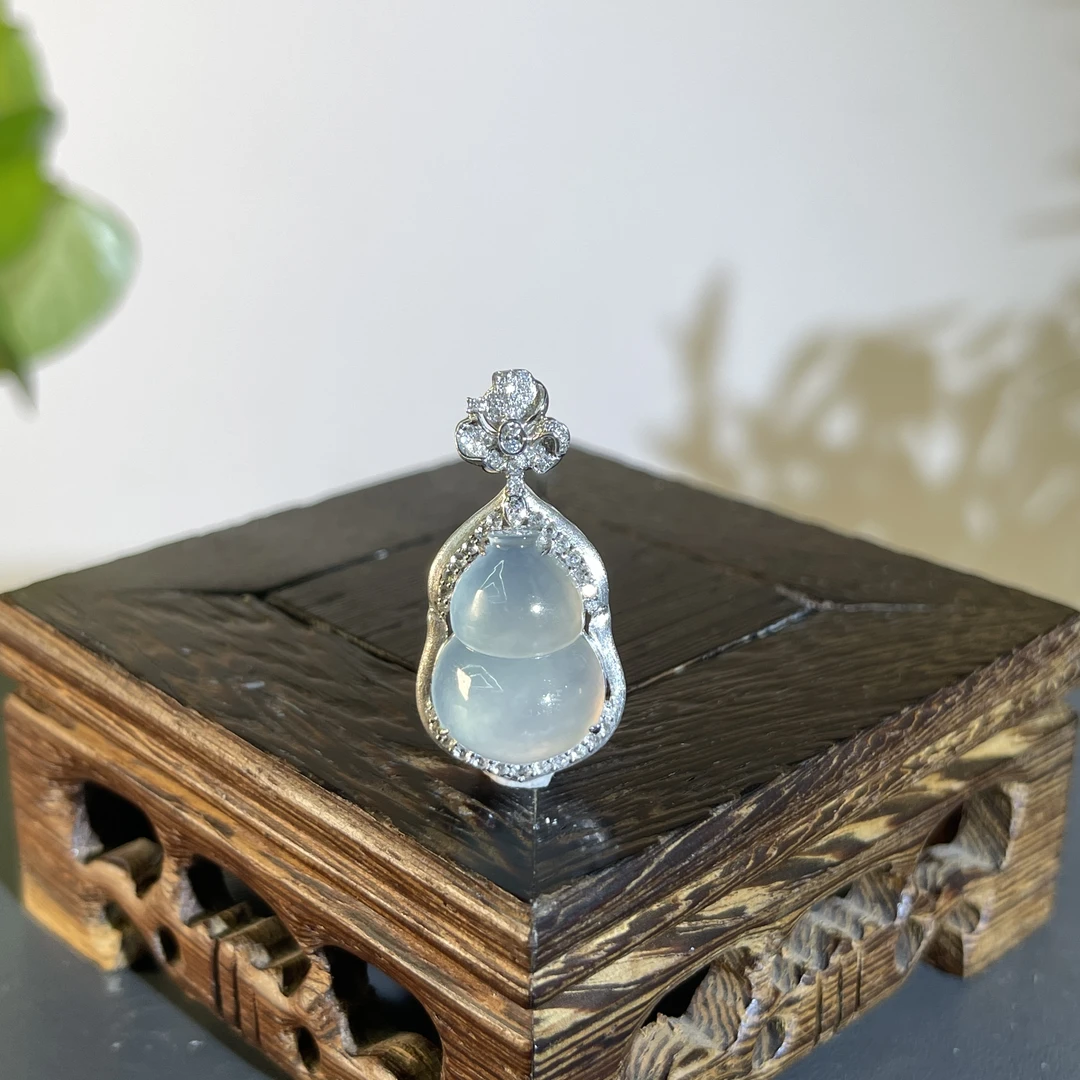 JGB10-160  天然缅甸A货翡翠 18K含钻镶嵌葫芦