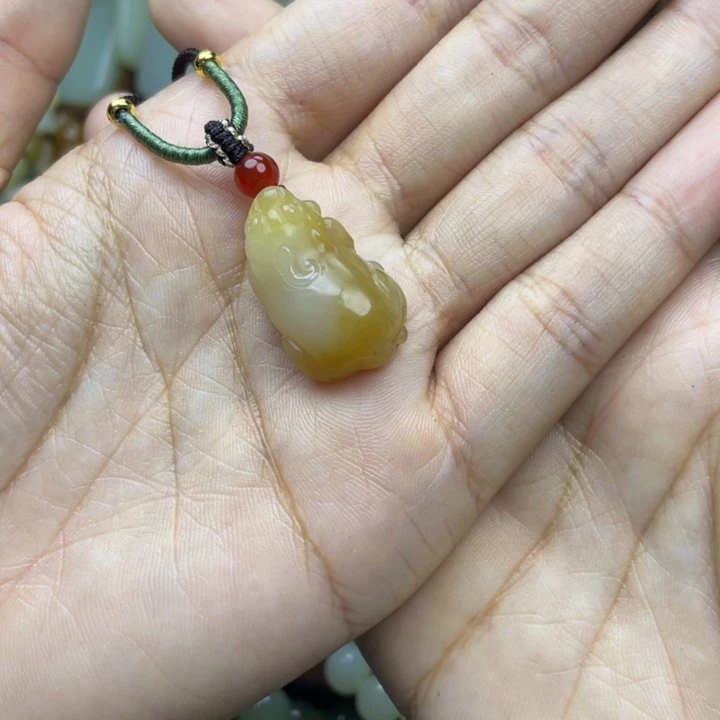 颈饰未镶嵌和田玉