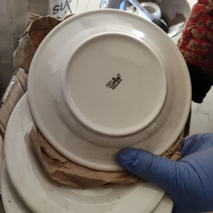 摆件盘子碗茶壶啥都有