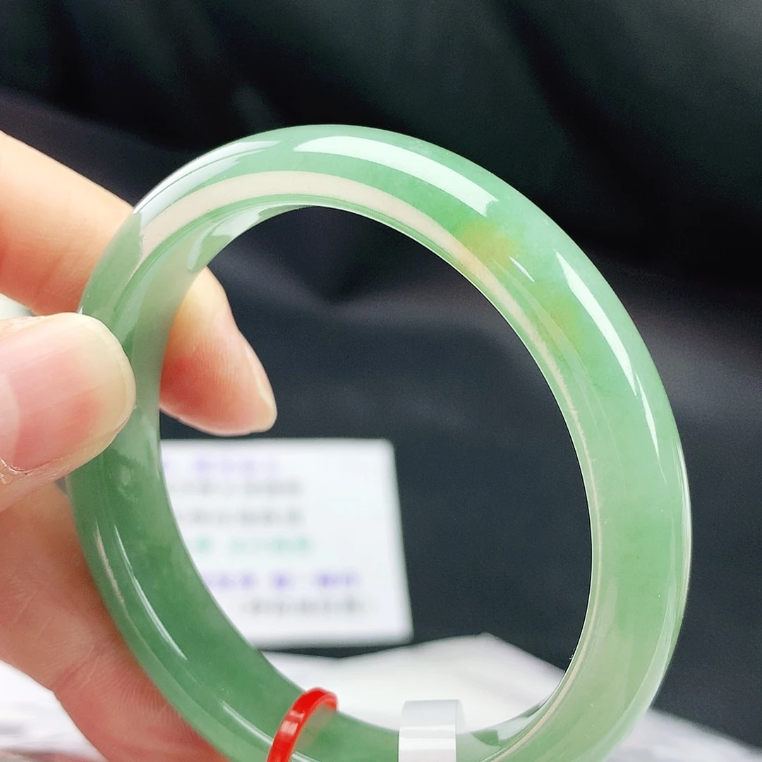 翡翠手镯未镶嵌53贵