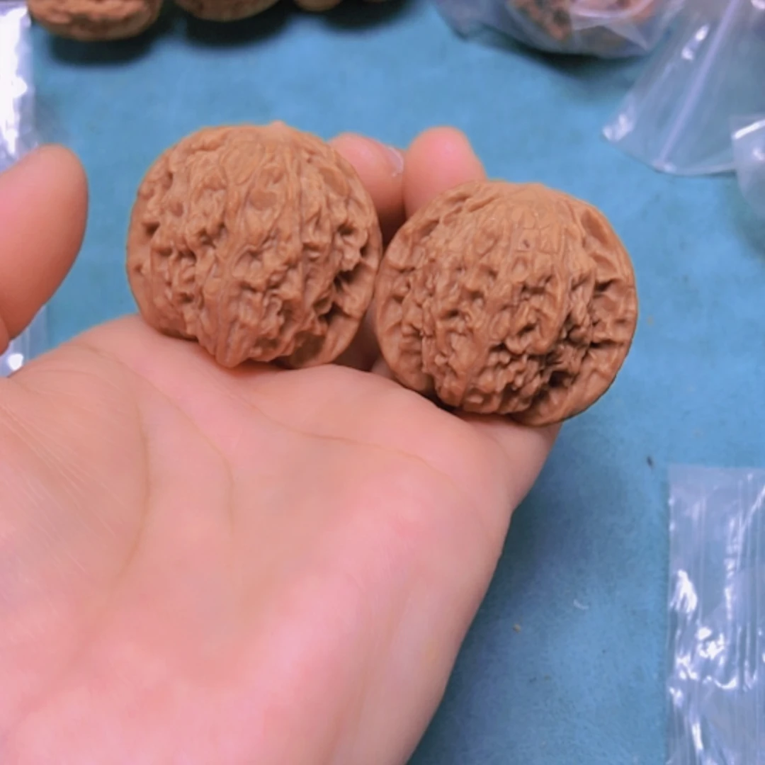 【闪购商品】把件核桃36.5黄杆狮子头磕尖