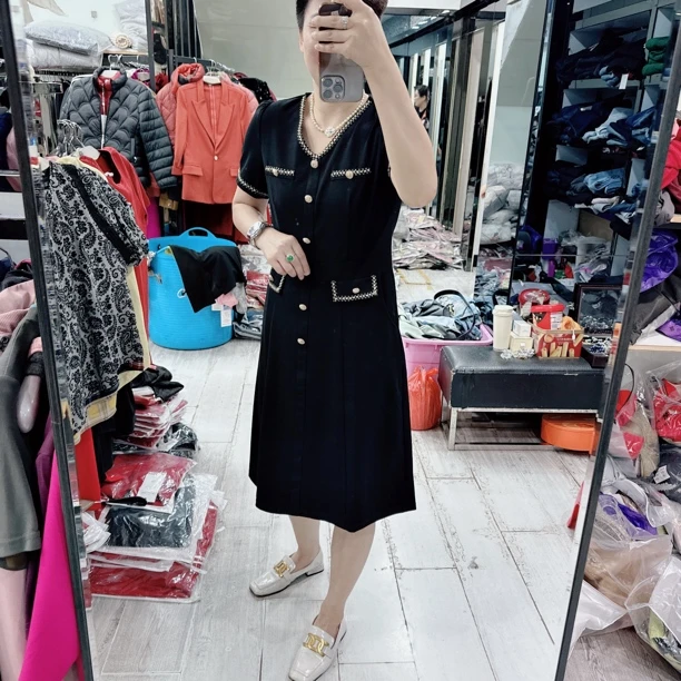 小香修身V领显瘦套头高级连衣裙0538美丽