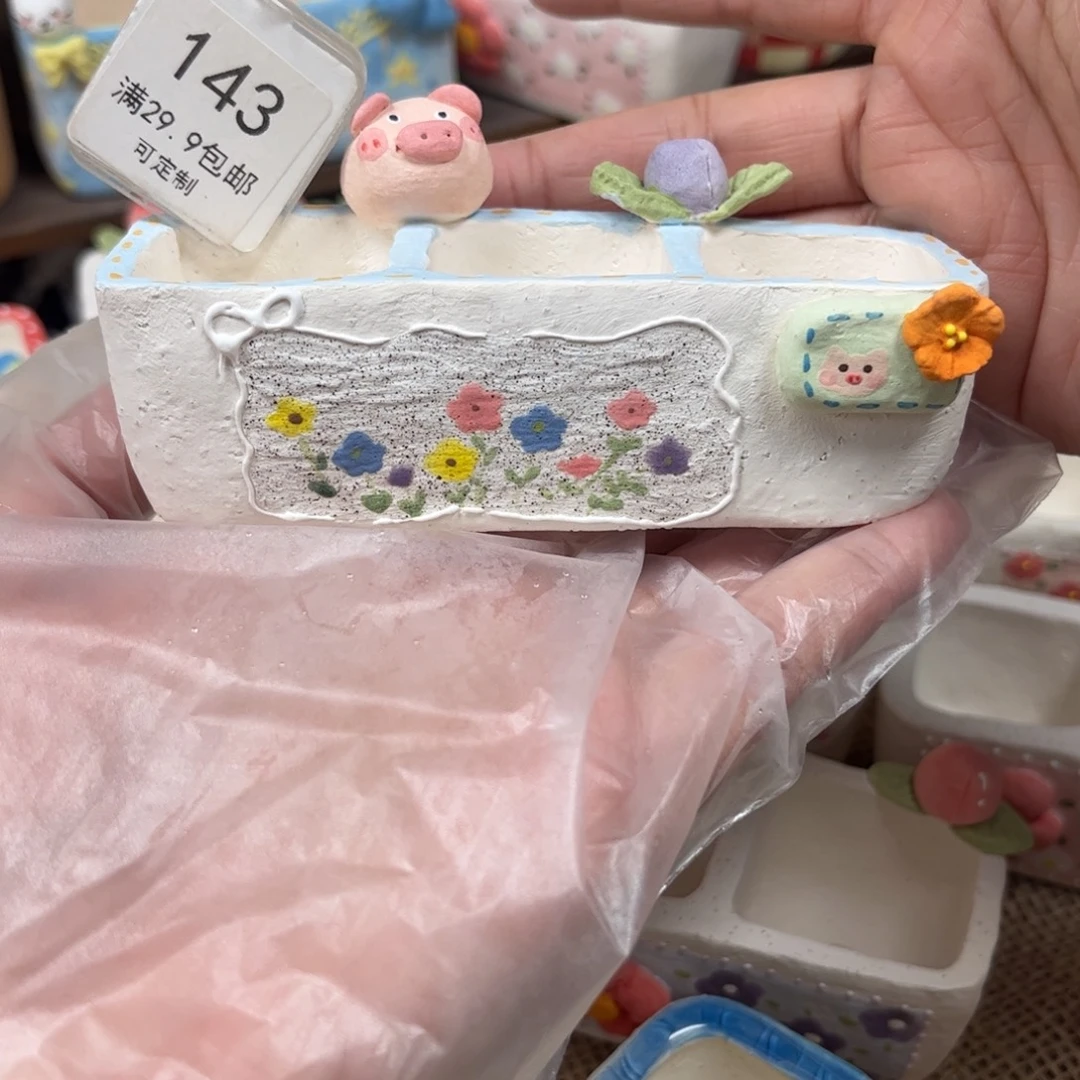 143猪猪三宫格花盆手绘