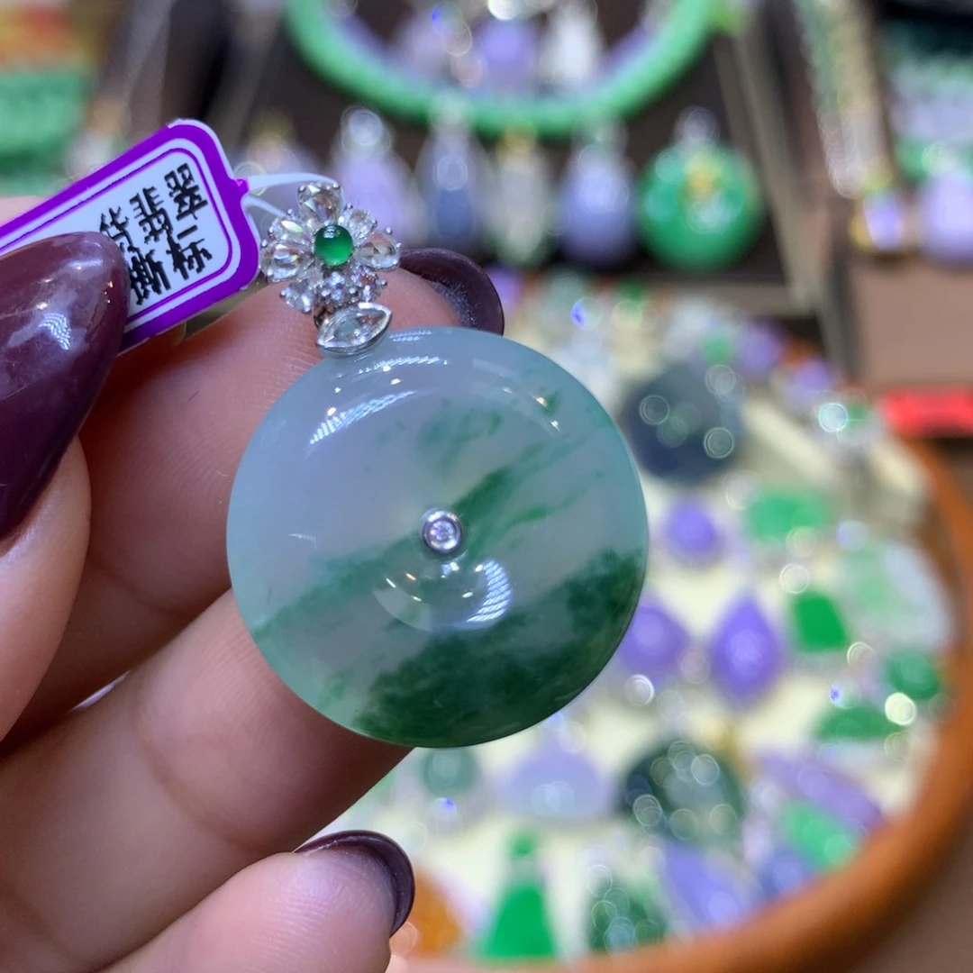 翡翠18K金镶嵌颈饰