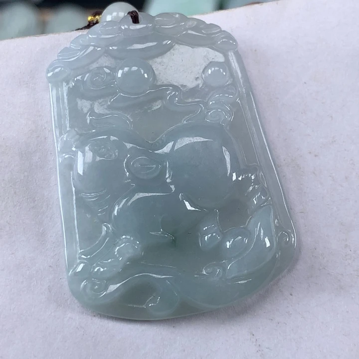 颈饰未镶嵌翡翠猪牌吊坠