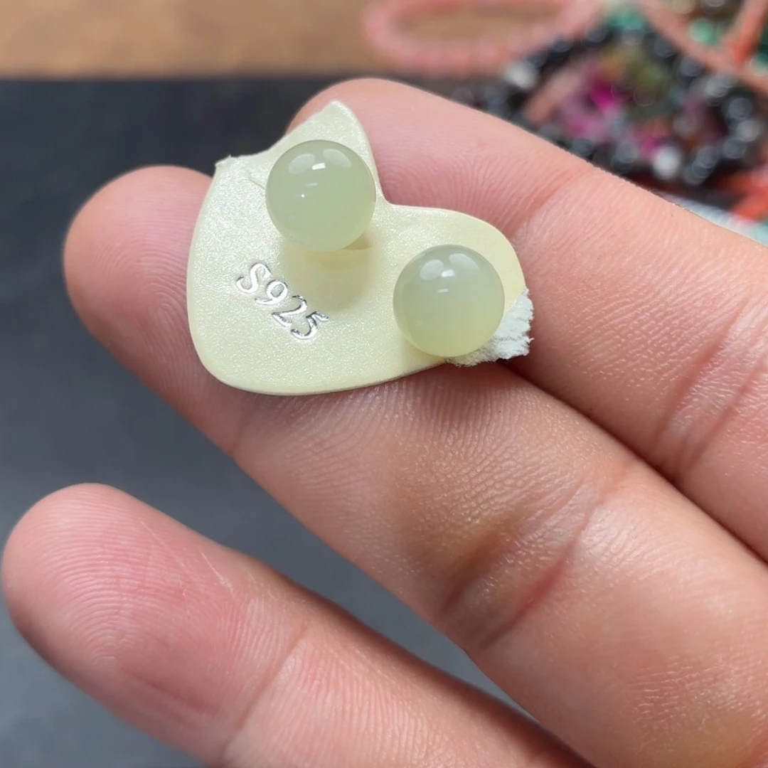 和田玉未镶嵌耳饰