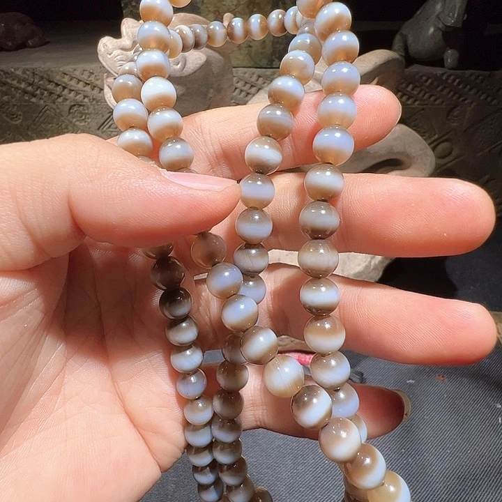 和田玉（青白玉）未镶嵌颈饰红****。