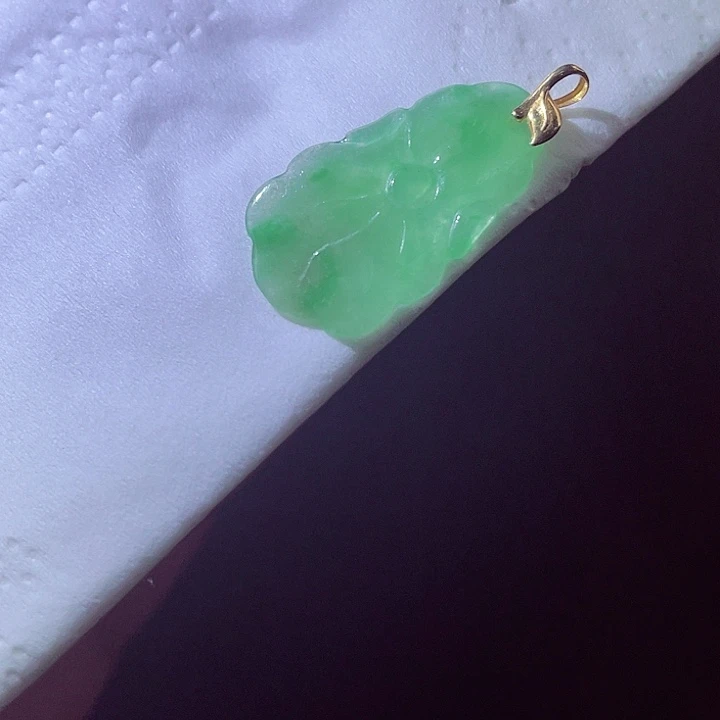 翡翠18K金镶嵌颈饰翡翠