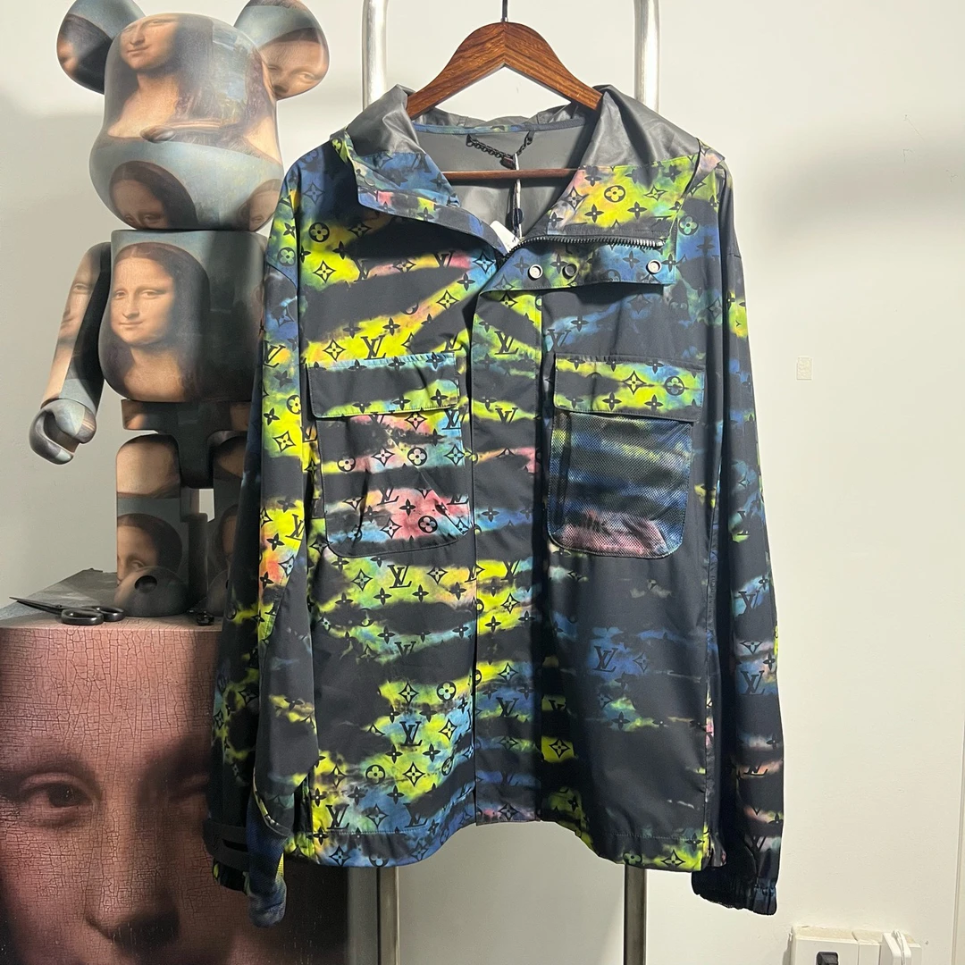 未使用 LouisVuitton/路易威登 冲锋衣R0609尺码：52 胸围67衣长75