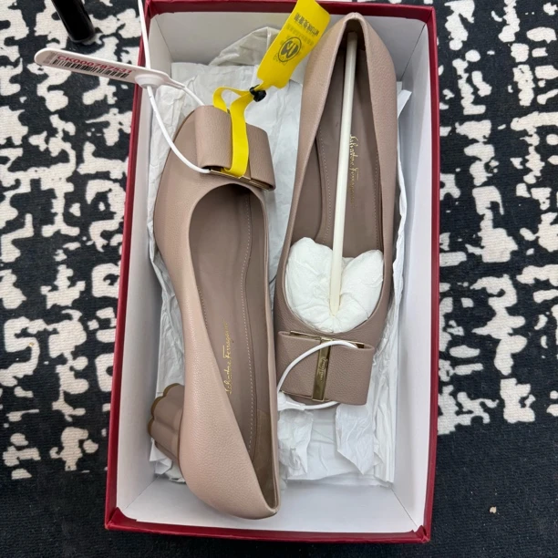 菲拉格慕/FREEAGAMO/8.5码/裸色坡跟高跟鞋/非全新