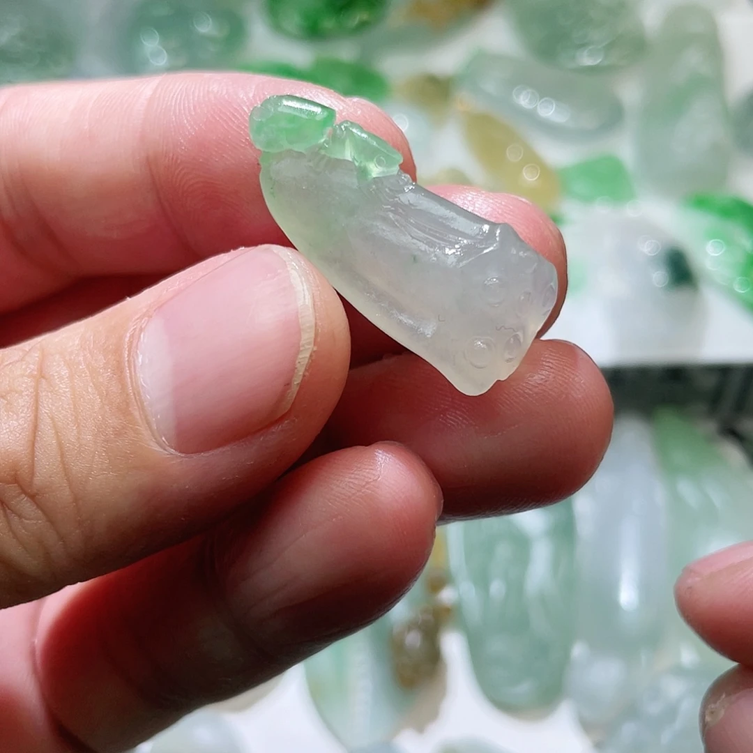 定制翡翠未镶嵌天然翡翠A货、冰绿莲蓬