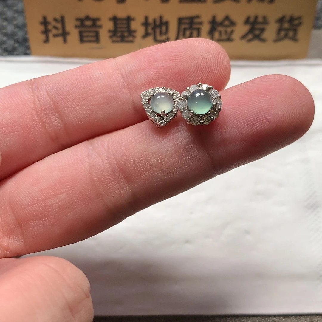 颈饰未镶嵌翡翠耳钉