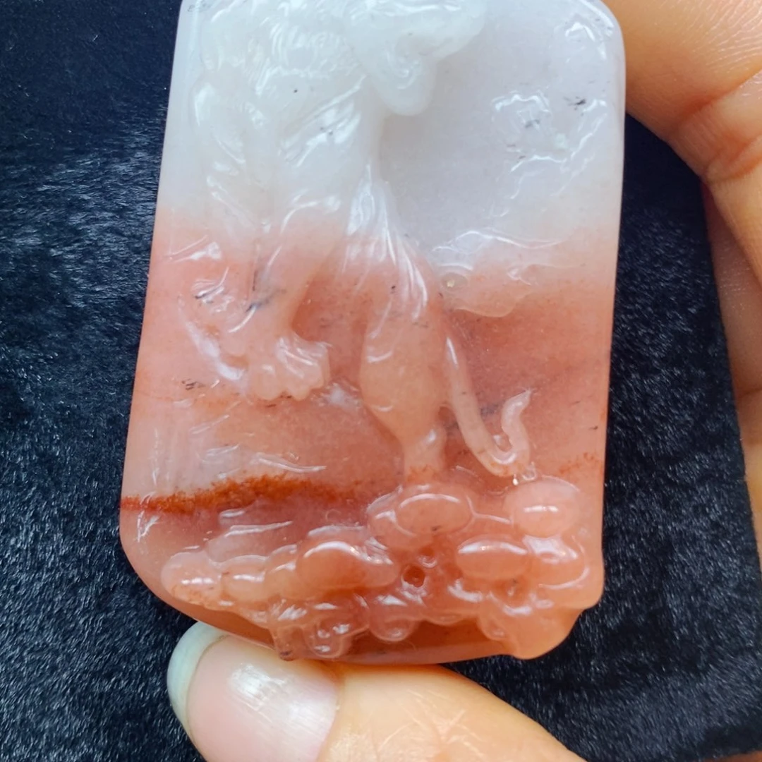 未镶嵌石英质玉（黄龙玉）颈饰