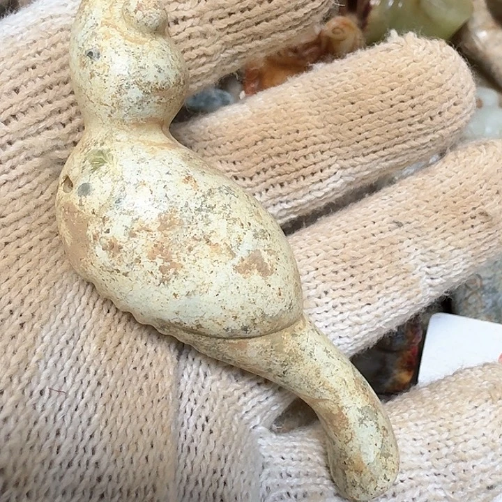 蛇纹石玉颈饰未镶嵌