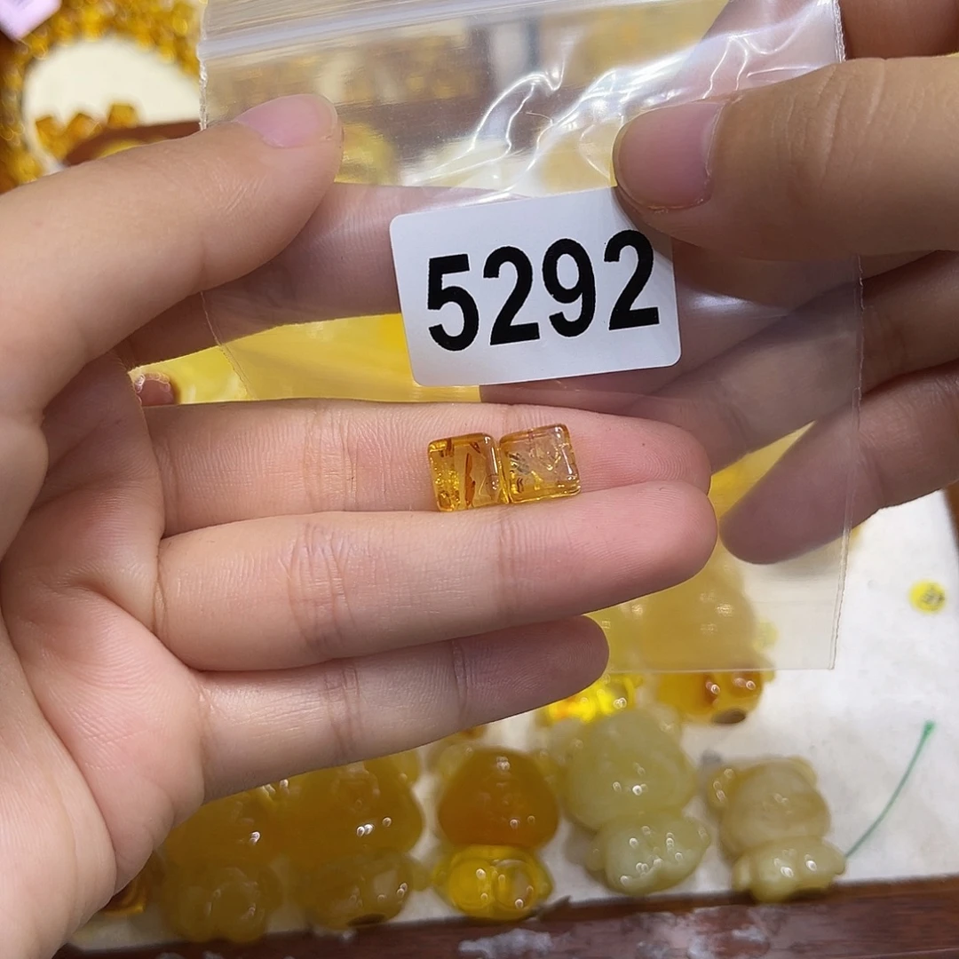 琥珀未镶嵌珠宝奇石