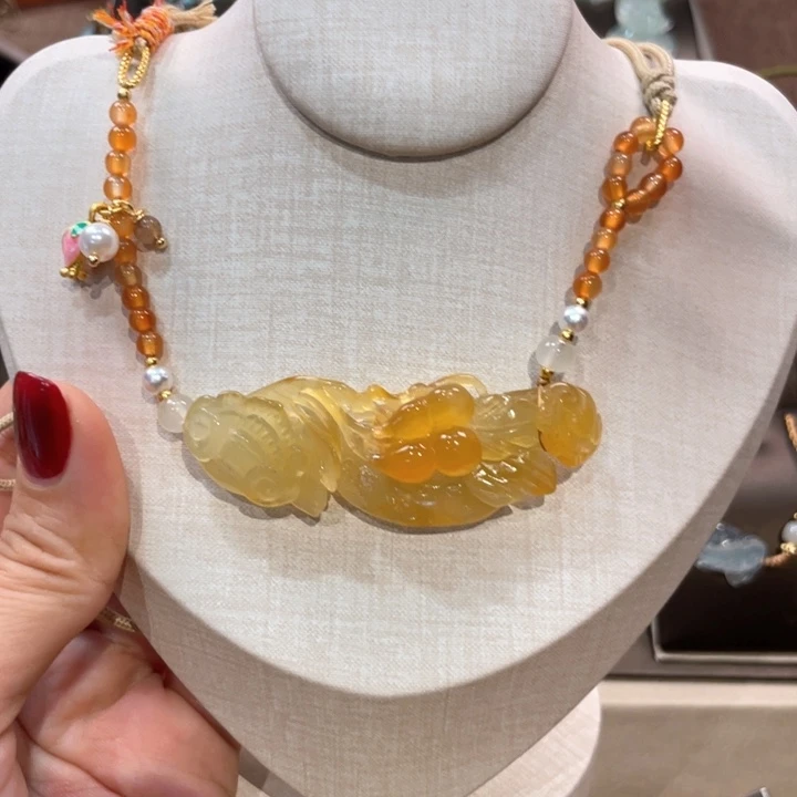 蛇纹石玉颈饰未镶嵌