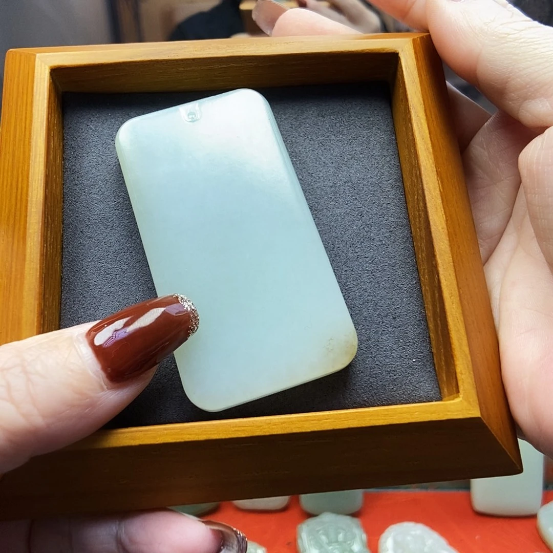 颈饰未镶嵌和田玉刀*