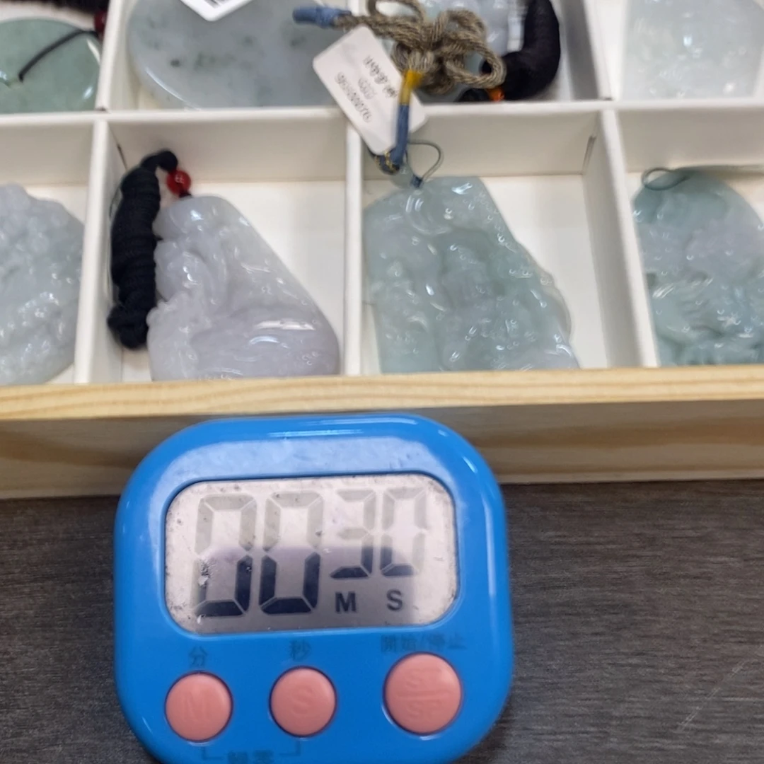 昵***置翡翠未镶嵌颈饰天然A货翡翠