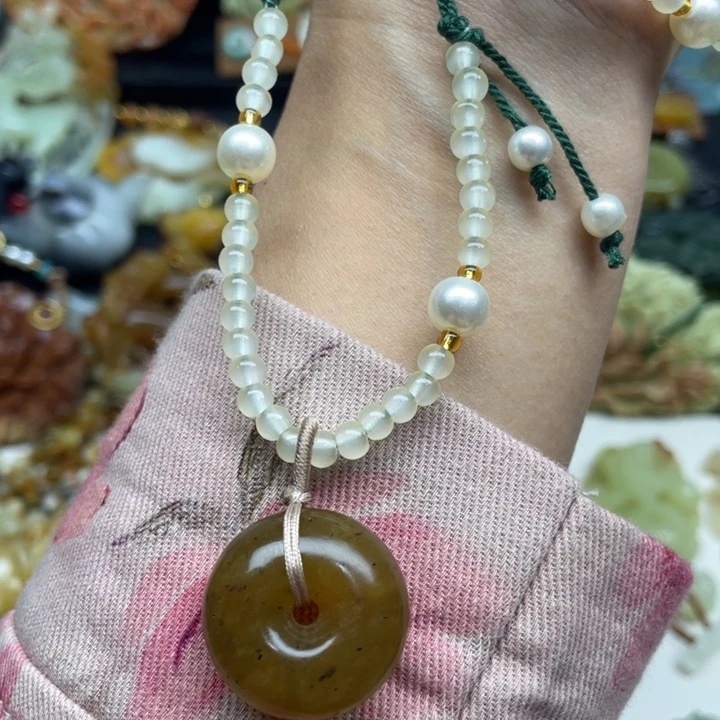 蛇纹石玉未镶嵌颈饰