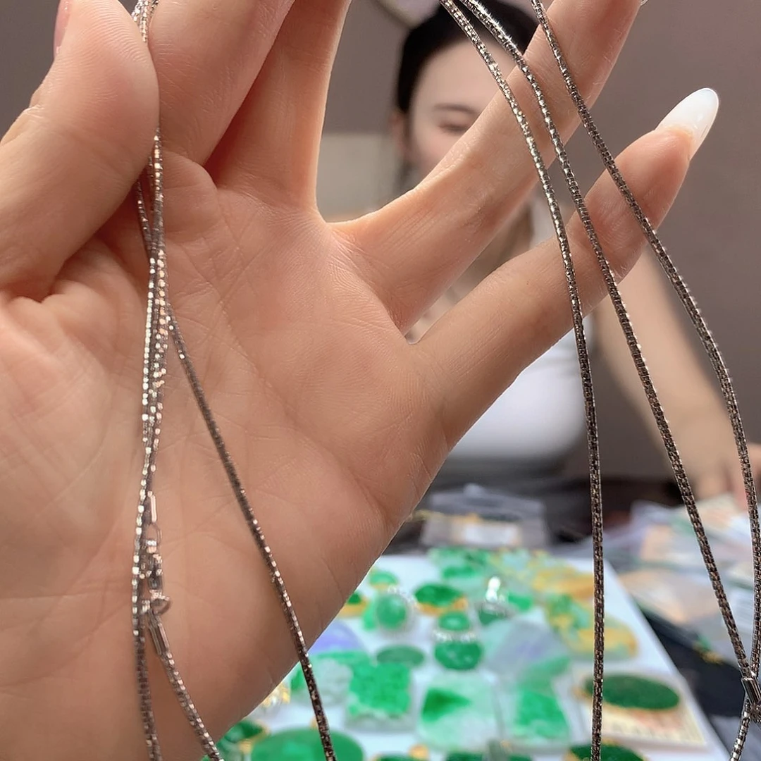 翡翠未镶嵌颈饰项圈