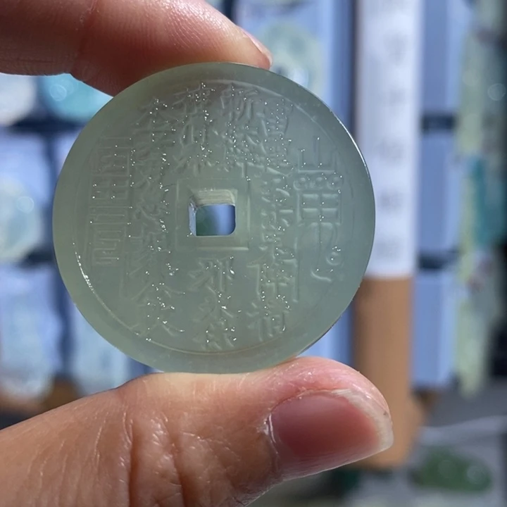 岫玉未镶嵌颈饰吊坠