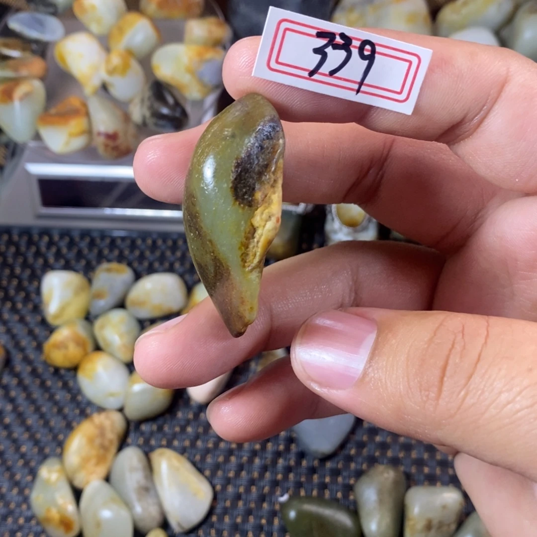 和田玉（糖玉）未镶嵌挂件