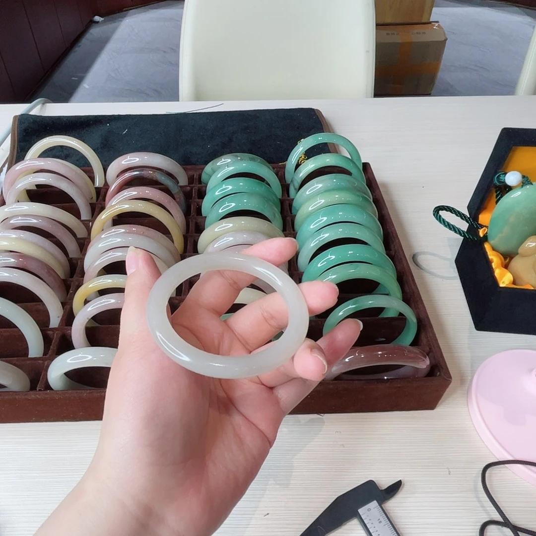 密玉（石英质玉）未镶嵌颈饰碧**天52