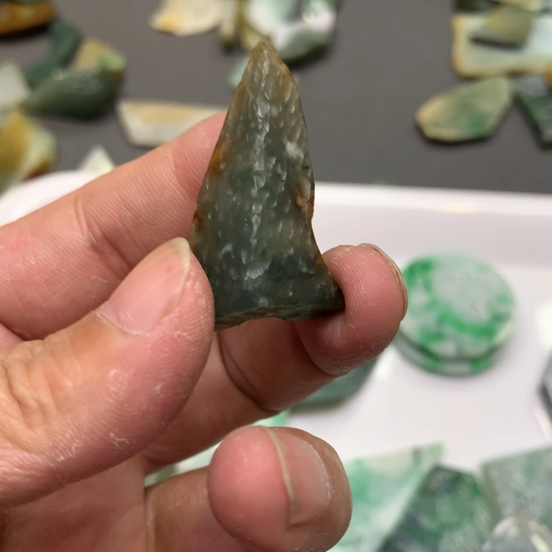 翡翠颈饰未镶嵌翡翠