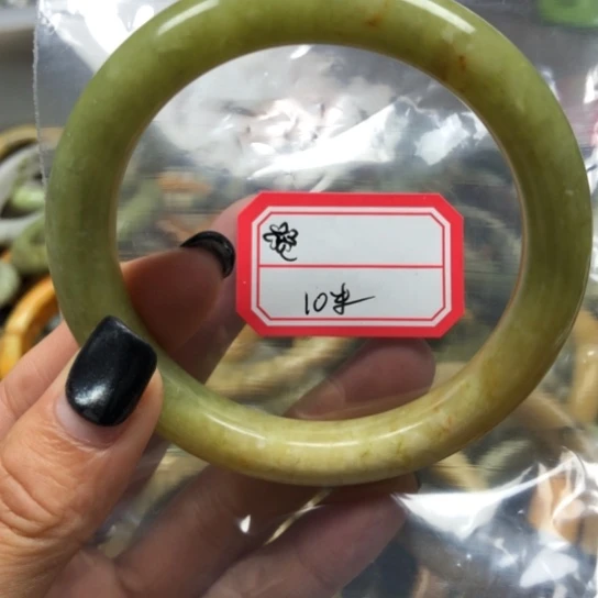 未镶嵌蛇纹石玉手镯?*