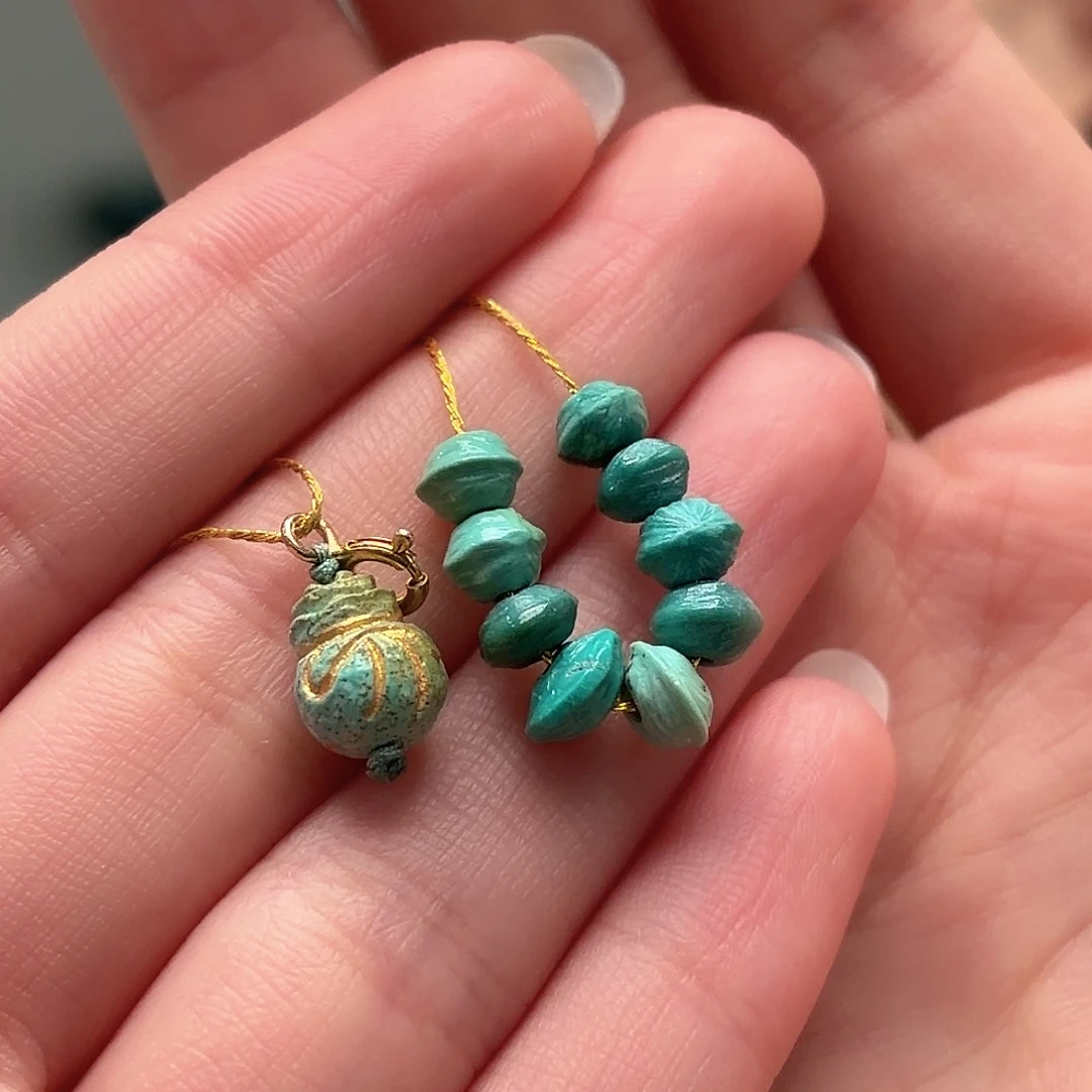 绿松石未镶嵌颈饰