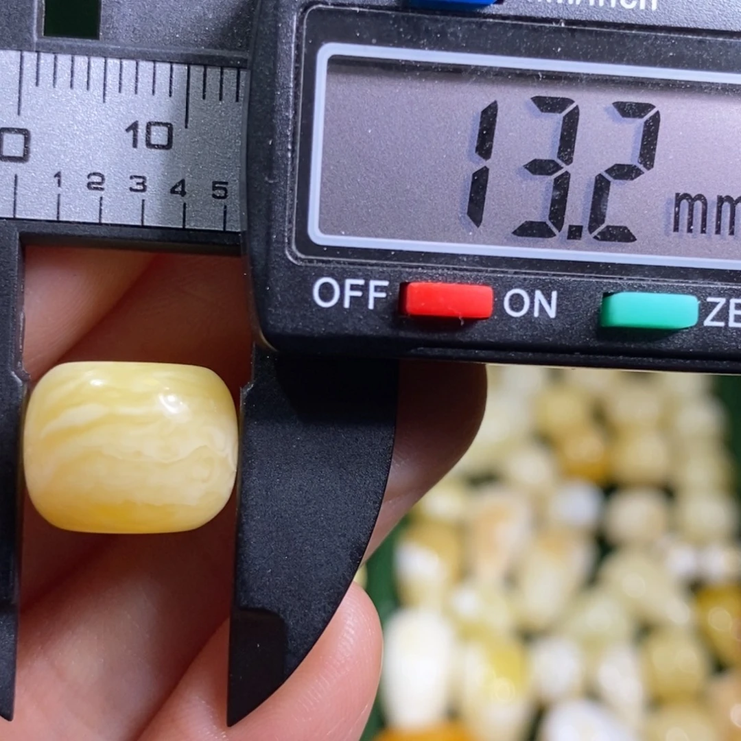 蜜蜡未镶嵌裸石配饰