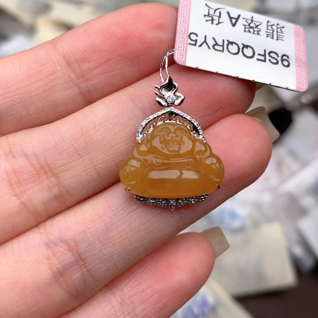 18K金镶嵌挂件翡翠