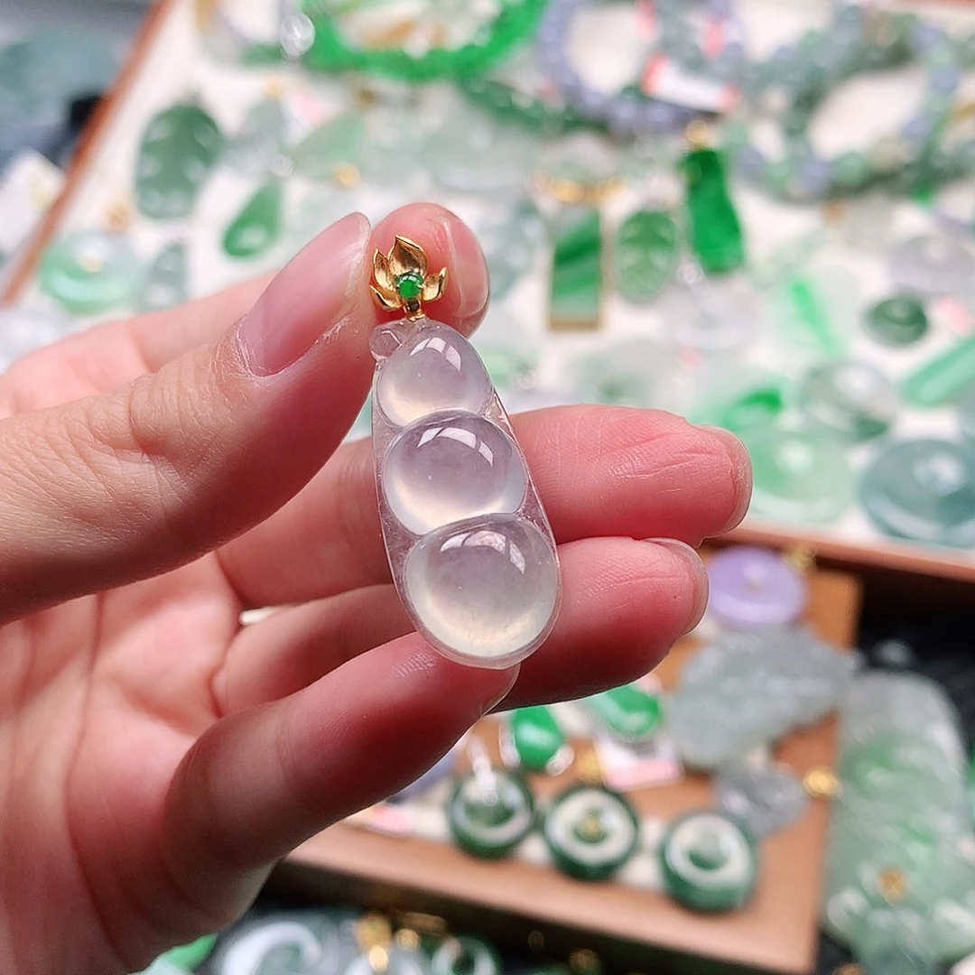 套链未镶嵌翡翠挂件