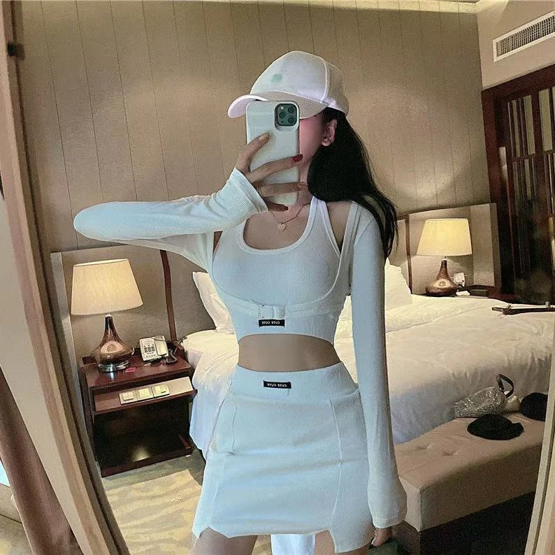 2025新款泳衣女夏感长袖保守防晒连体遮肚显瘦纯欲风泳装木槿