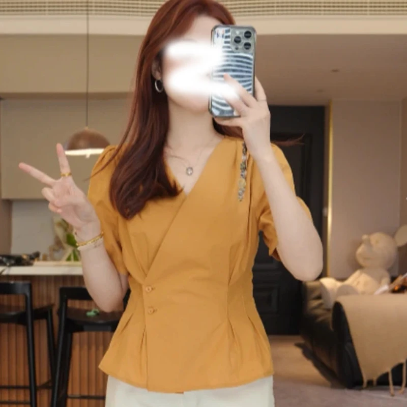 简约气质设计感压褶V领短袖衬衫女夏季新款时尚宽松显瘦收腰上衣