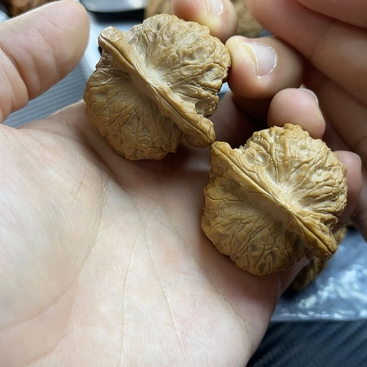 文玩核桃把件44全品血麒麟（头微黄）