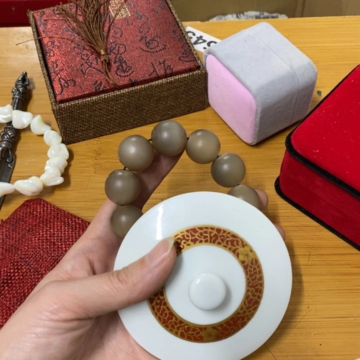 瓷片哈中古工艺品一件