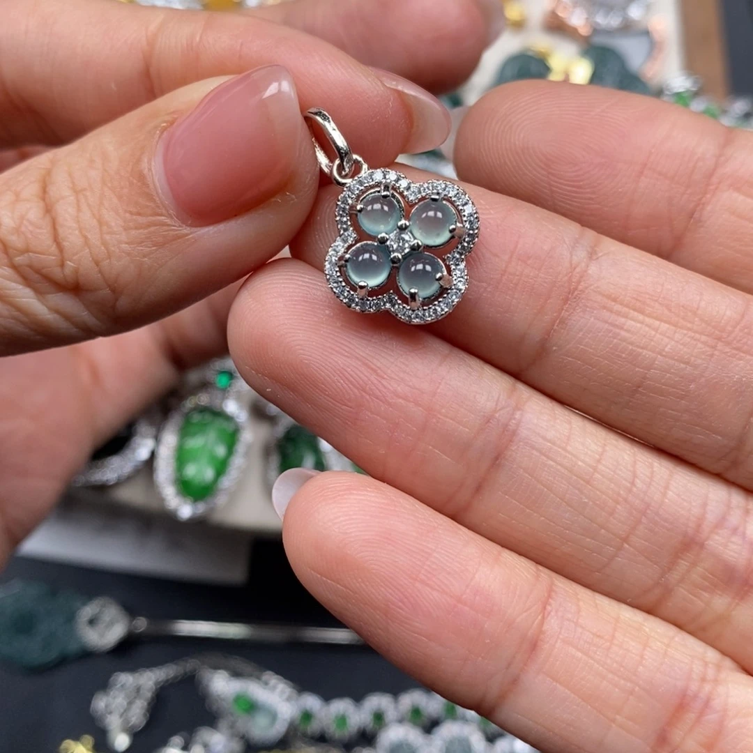 翡翠颈饰未镶嵌翡翠