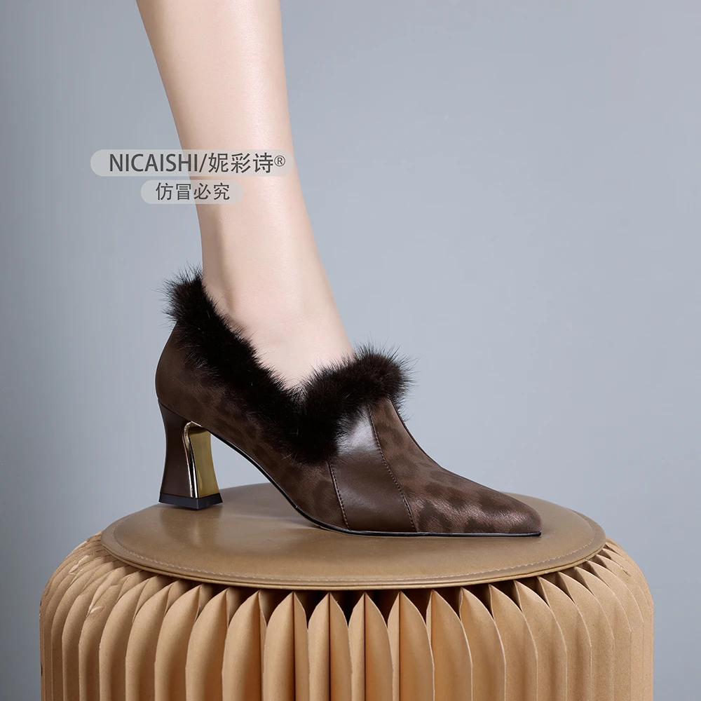 2025年新款欧美复古高级感不累脚气质单鞋女粗跟一脚蹬时尚1025