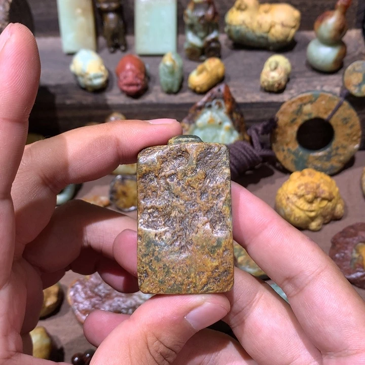 未镶嵌岫岩河磨玉(透闪石质玉)把件