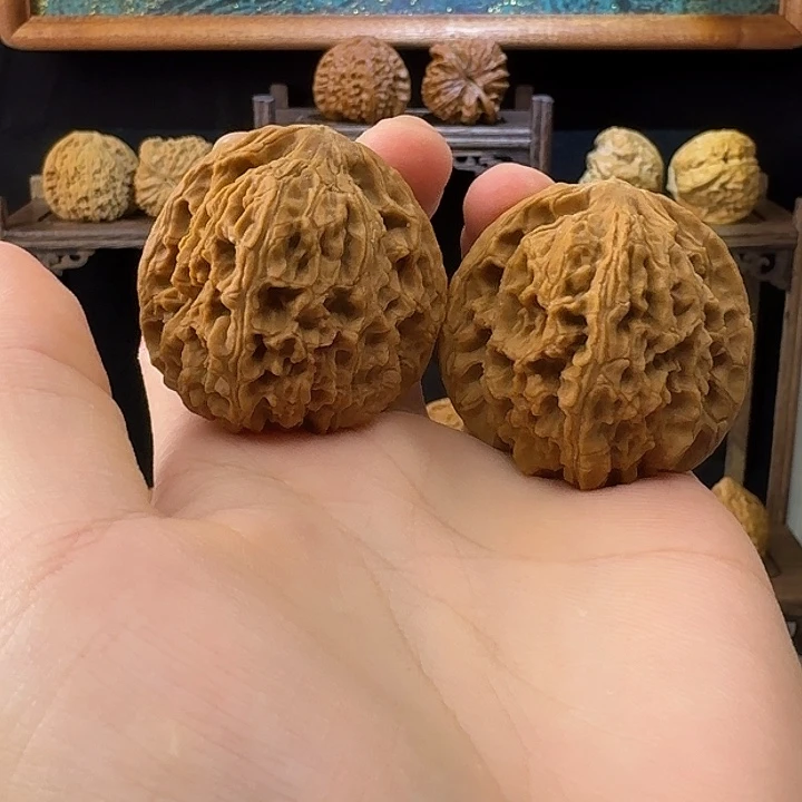 文玩核桃把件43全品南疆石，尖微黄，大克重