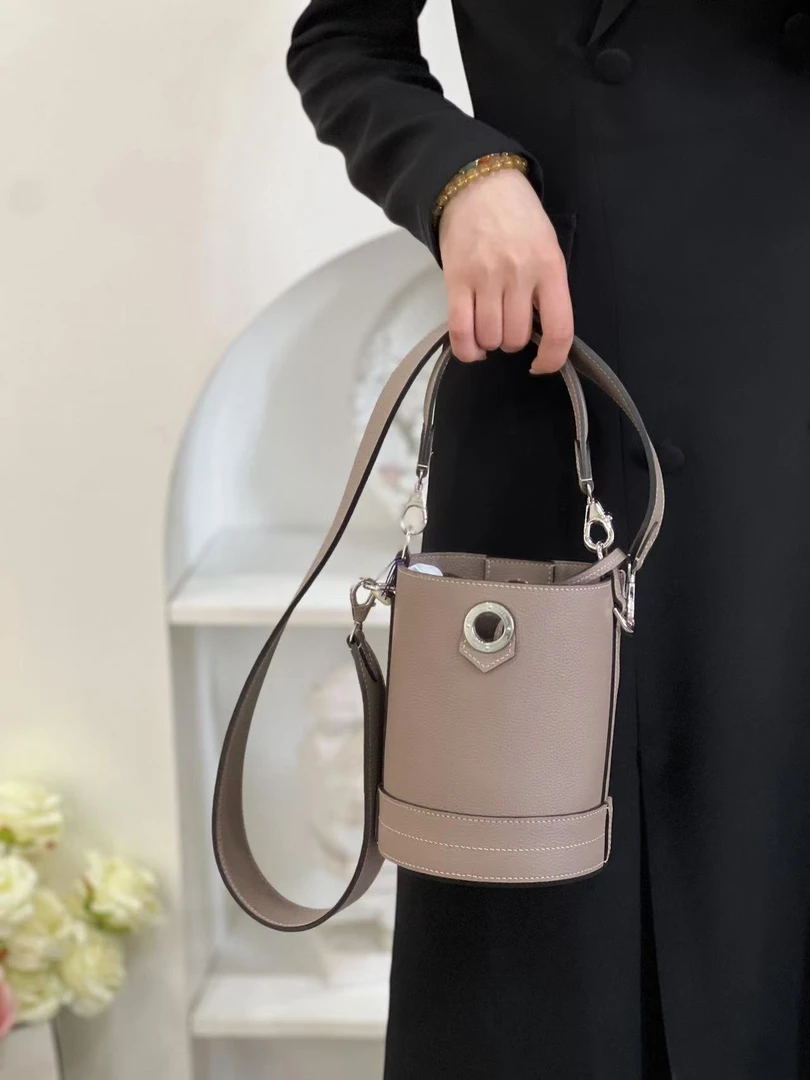 99新 MOYNAT/摩奈 moynat baluchon水桶包小号灰色/无公价/优品