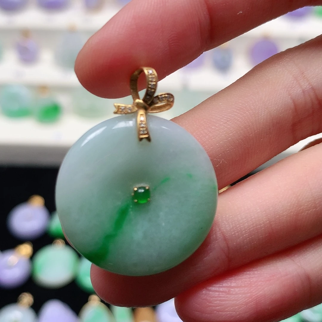 颈饰18K金镶嵌翡翠翡翠吊坠