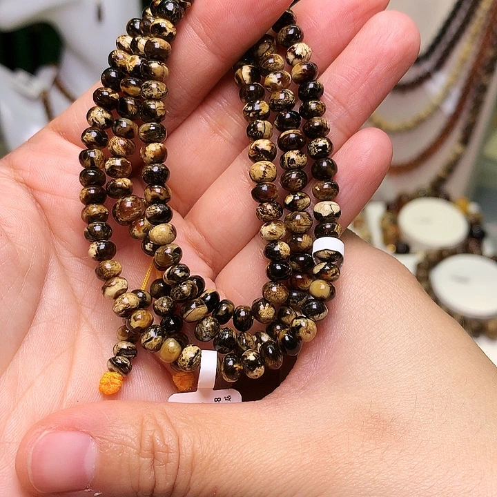 W***e琥珀未镶嵌裸石抚顺