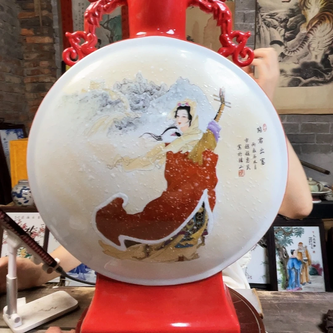 摆件景德镇陶瓷。