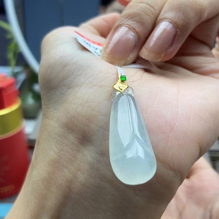 翡翠18K金镶嵌颈饰吊坠64