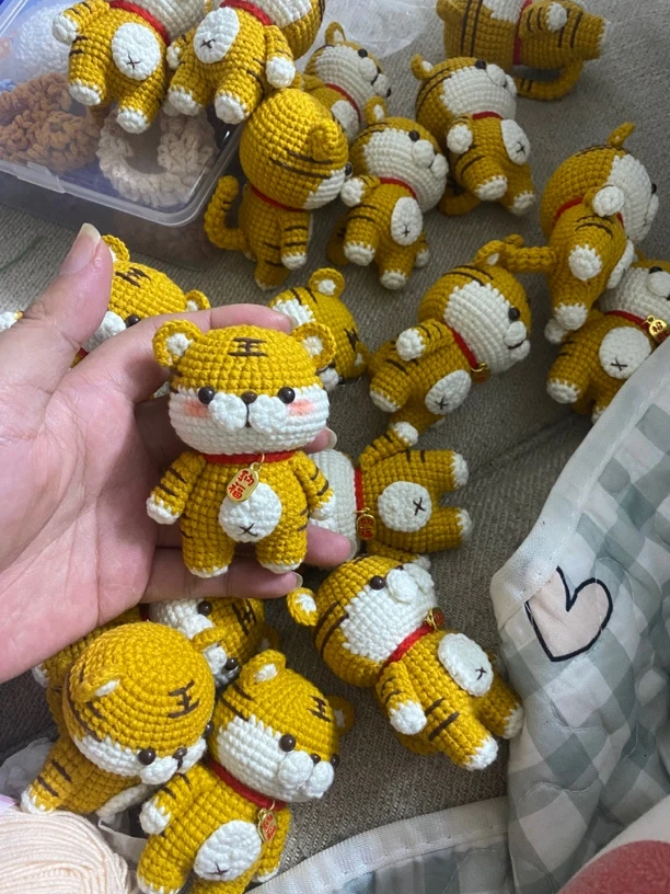 手工成品老虎，标价为一只价格，喜欢直接拍，默认配钥匙扣