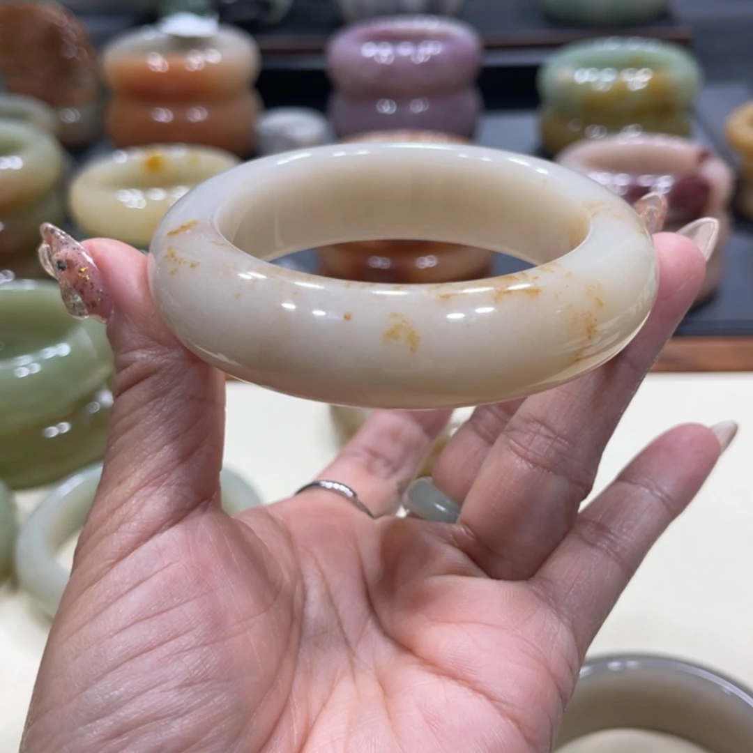 未镶嵌手镯石英岩玉