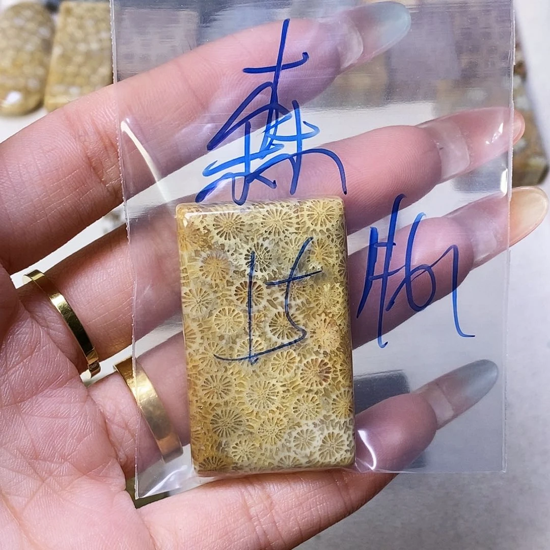 合金颈饰硅化玉森**烛